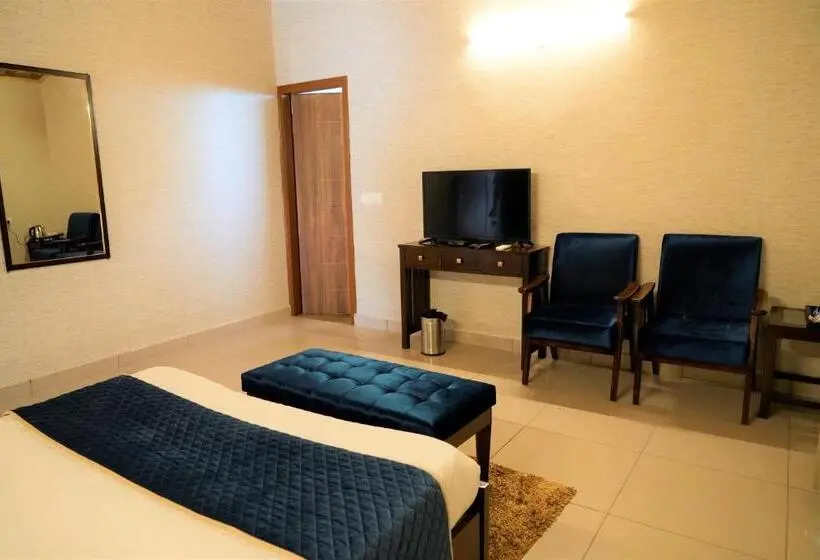 スイート（家族用）, Shivjot Farm & Resort Panchkula