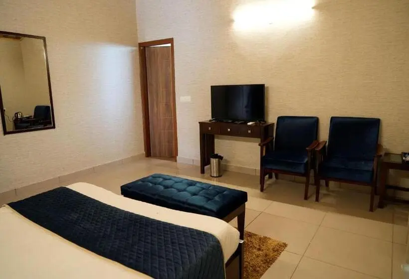 スイート（家族用）, Shivjot Farm & Resort Panchkula