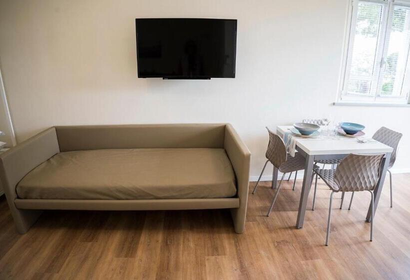 إستوديو قياسى مطل على البحر, Balconi Del Conero