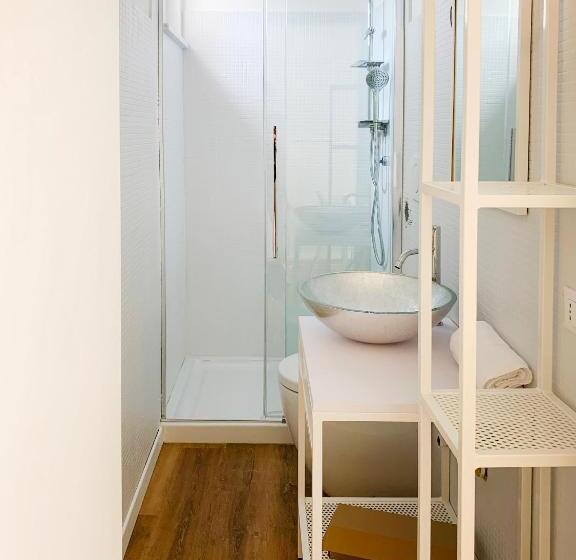 إستوديو قياسى مطل على البحر, Balconi Del Conero