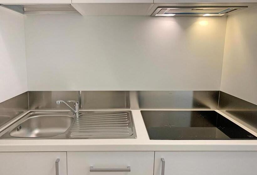 إستوديو قياسى مطل على البحر, Balconi Del Conero