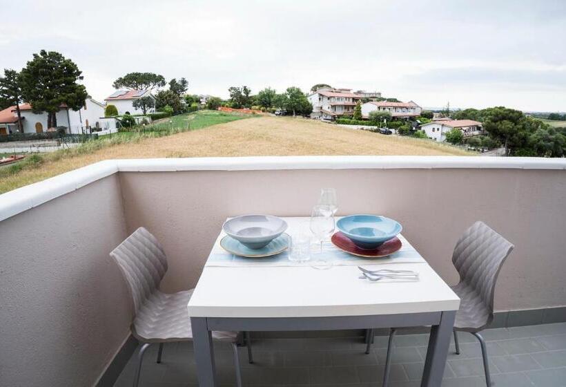 إستوديو قياسى مطل على البحر, Balconi Del Conero