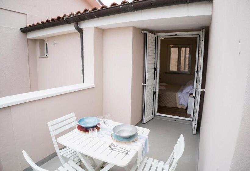 جناح مزوَّد بشرفة, Balconi Del Conero