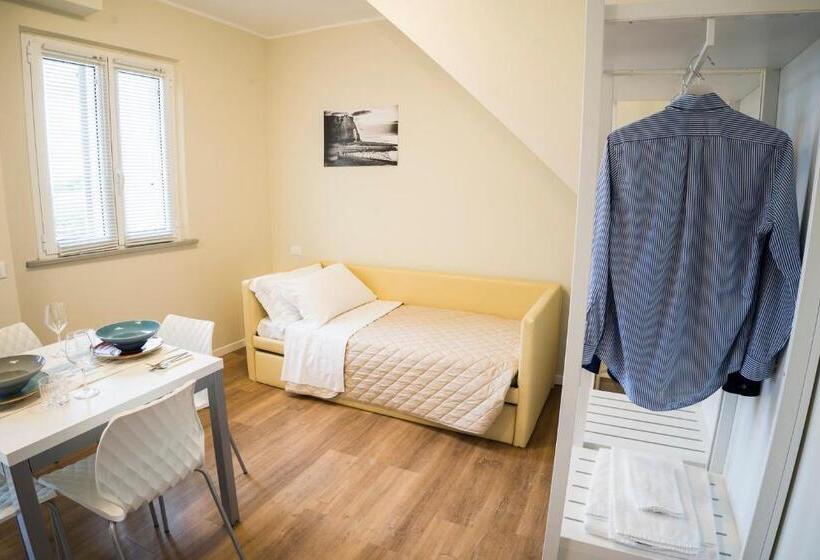 جناح مزوَّد بشرفة, Balconi Del Conero