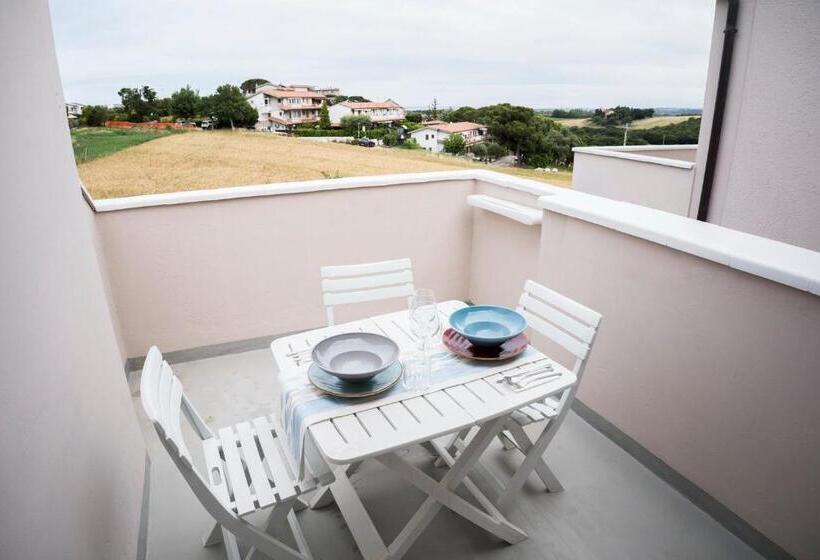 جناح مزوَّد بشرفة, Balconi Del Conero