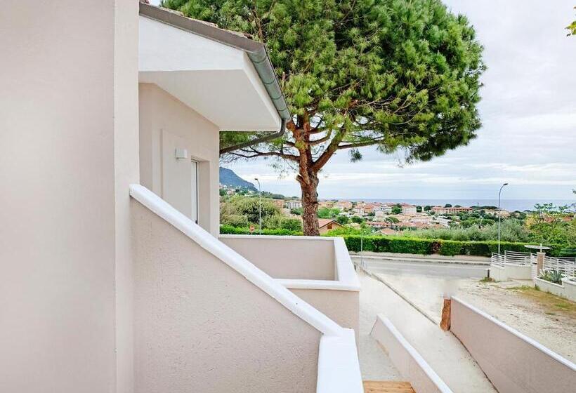 جناح مزوَّد بشرفة, Balconi Del Conero