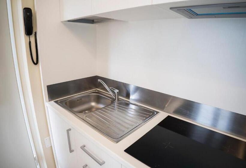 شقة غرفة واحدة, Balconi Del Conero