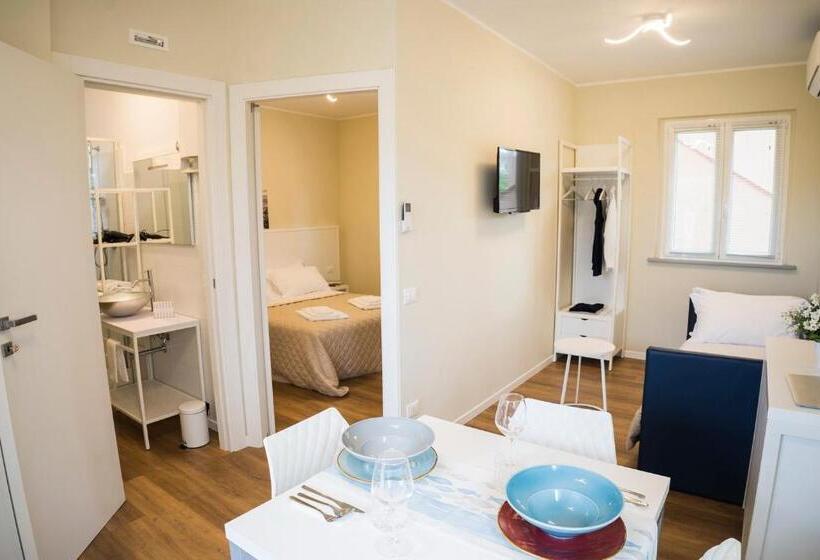 شقة غرفة واحدة, Balconi Del Conero