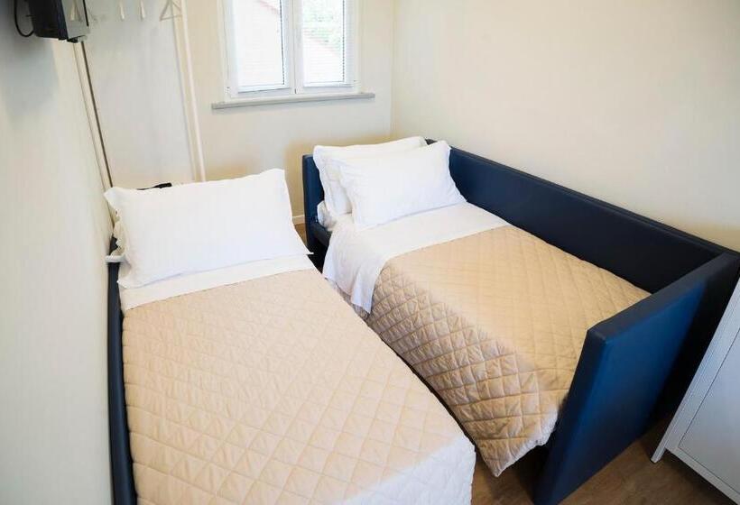 شقة غرفة واحدة, Balconi Del Conero