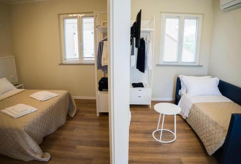 شقة غرفة واحدة, Balconi Del Conero