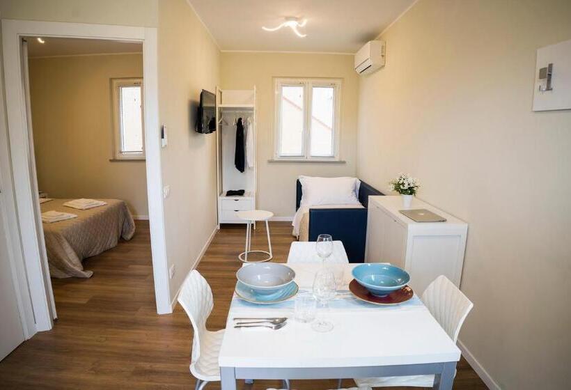 شقة غرفة واحدة, Balconi Del Conero