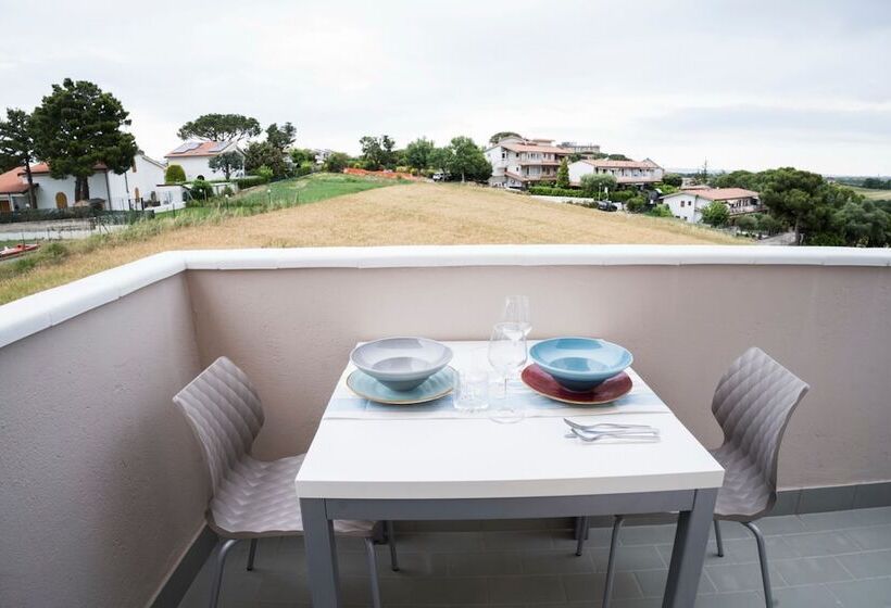 شقة غرفة واحدة, Balconi Del Conero