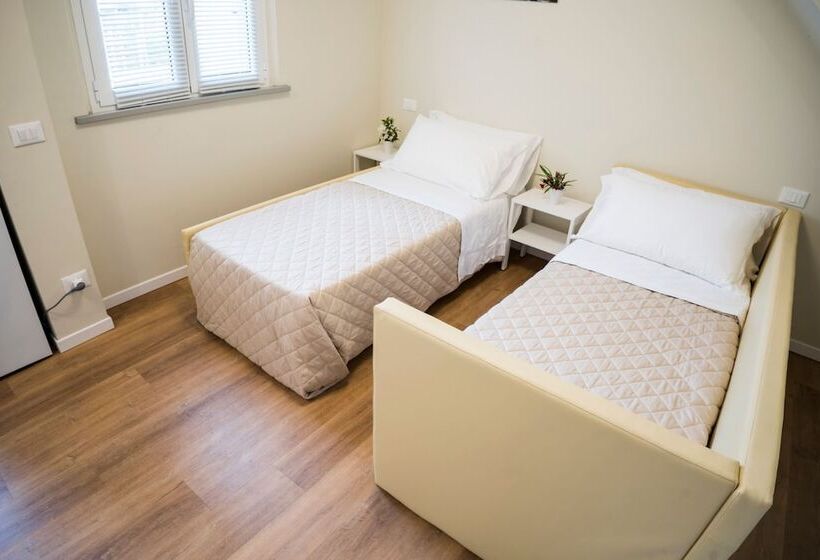 شقة غرفة واحدة, Balconi Del Conero