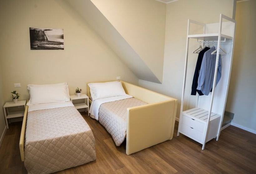 شقة غرفة واحدة, Balconi Del Conero