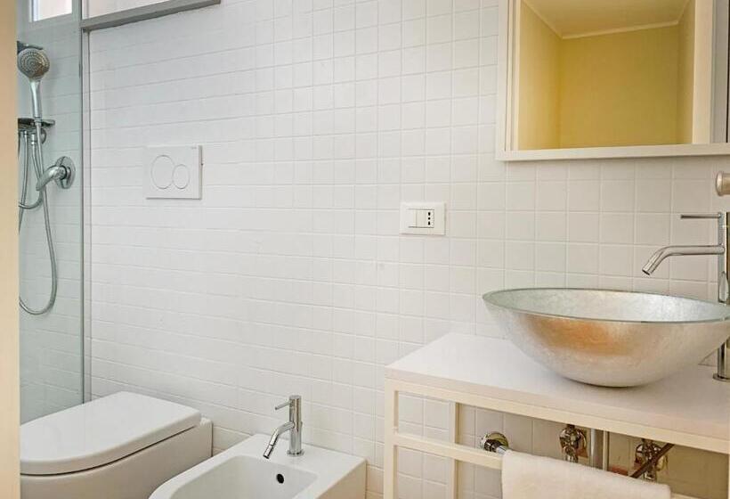 جناح مزوَّد بشرفة, Balconi Del Conero