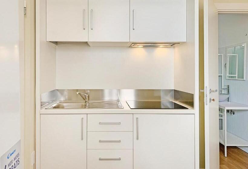 شقة غرفة واحدة, Balconi Del Conero