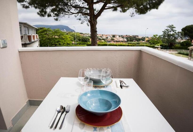 إستوديو قياسى مطل على البحر, Balconi Del Conero