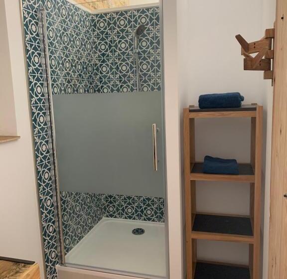 プールの見えるスタンダードトリプルルーム, Le Mas Andoli