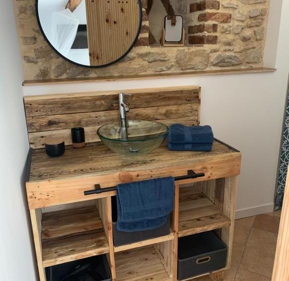 プールの見えるスタンダードトリプルルーム, Le Mas Andoli