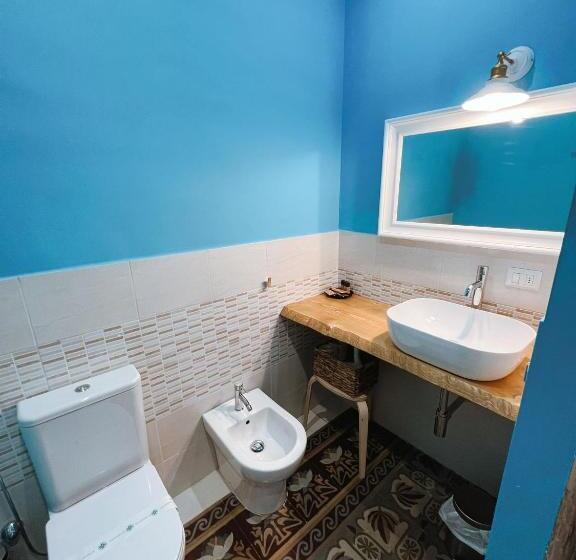 חדר לארבעה סטנדרטי עם מרפסת, Deas B&b