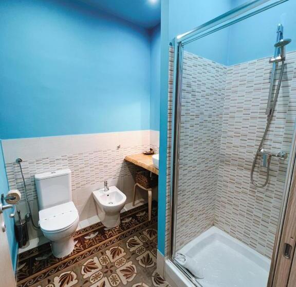 اتاق استاندارد چهارنفره با بالکن, Deas B&b