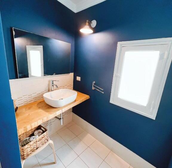 חדר משפחתי, Deas B&b