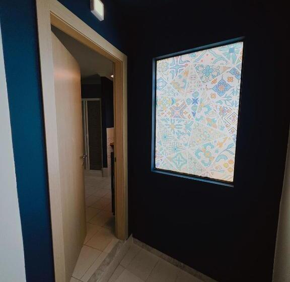 חדר משפחתי, Deas B&b