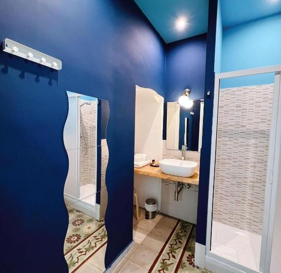 اتاق استاندارد سه نفره, Deas B&b