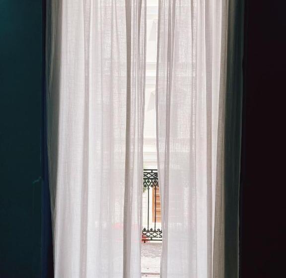 اتاق استاندارد چهارنفره با بالکن, Deas B&b