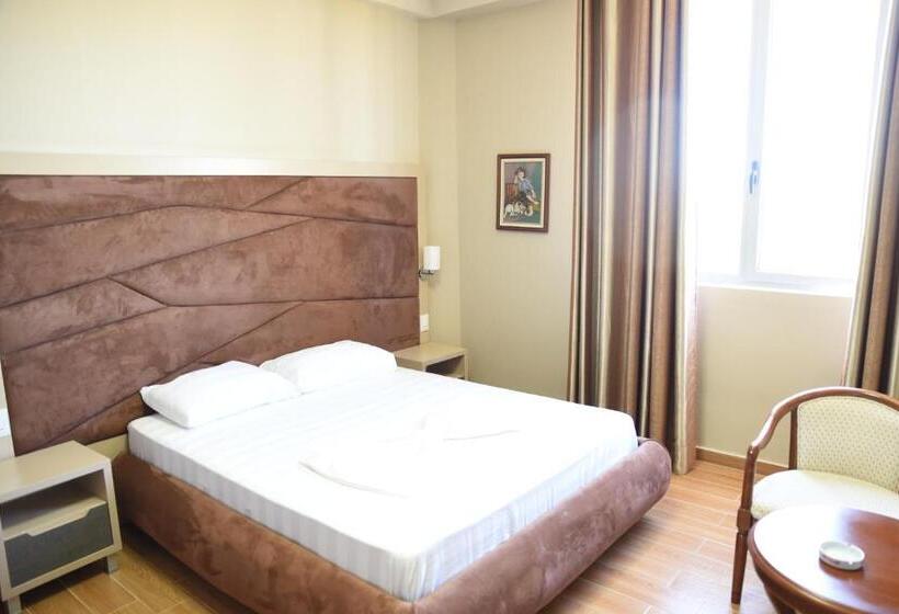 חדר דלוקס, Fjortes Palace