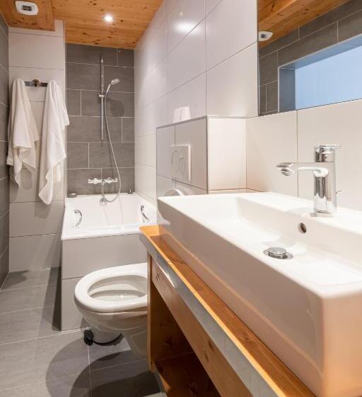 غرفة قياسية ثلاثية, Le Rookie Mountain