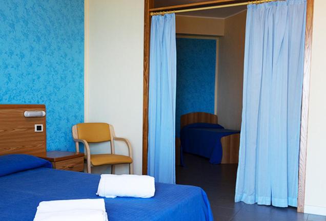 四人标准间, Parthenius