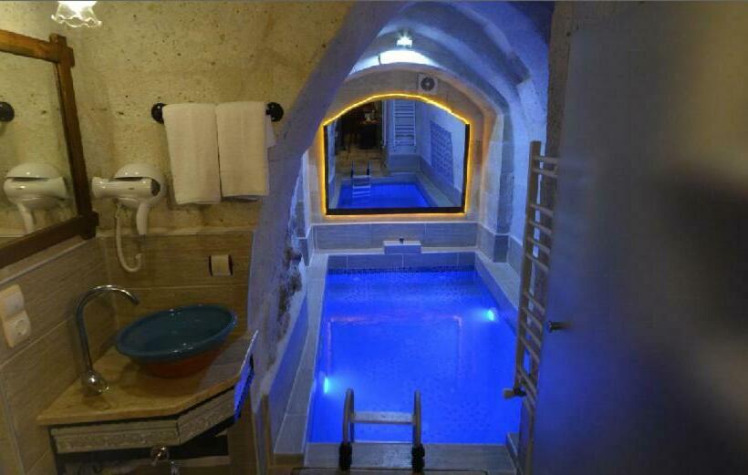 디럭스 룸, Zuwinasa House