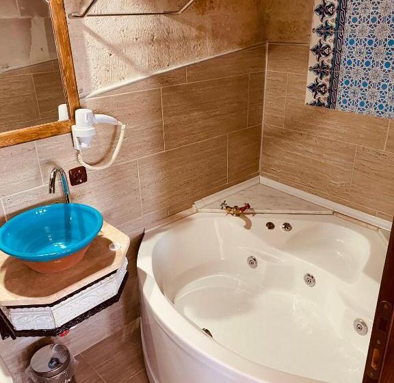 디럭스 룸, Zuwinasa House