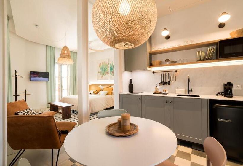 스탠다드 스튜디오 바다 전망, Portmany