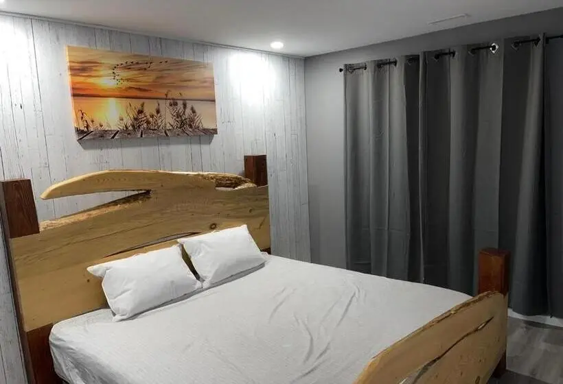 ファミリーステューディオ, Sheridan Lake Motel