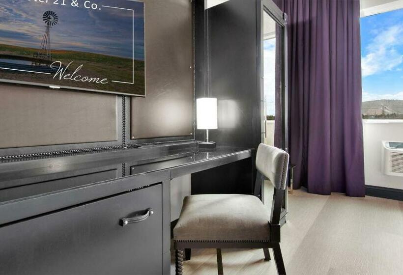 غرفة ديلوكس, 21