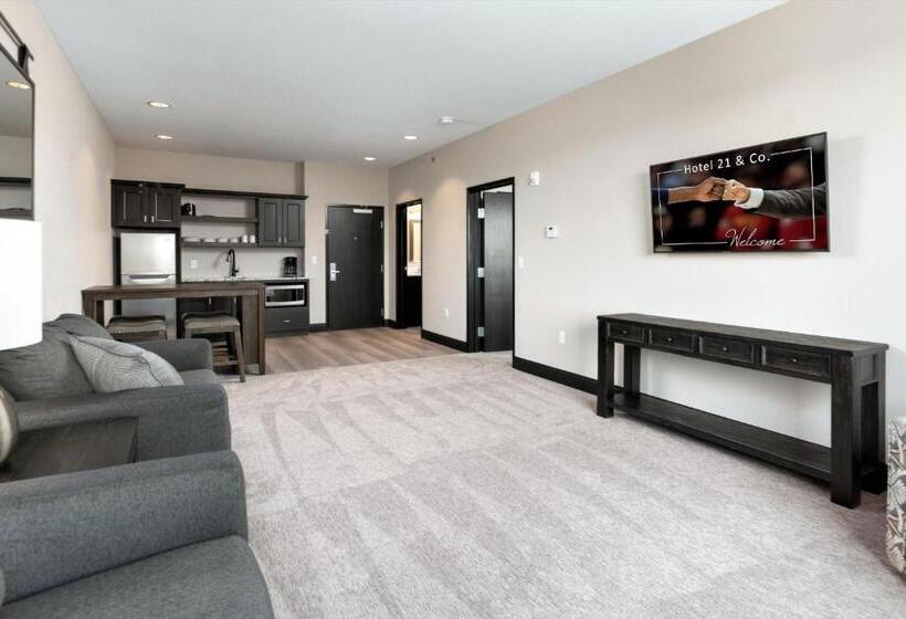 جناح ديلوكس, 21