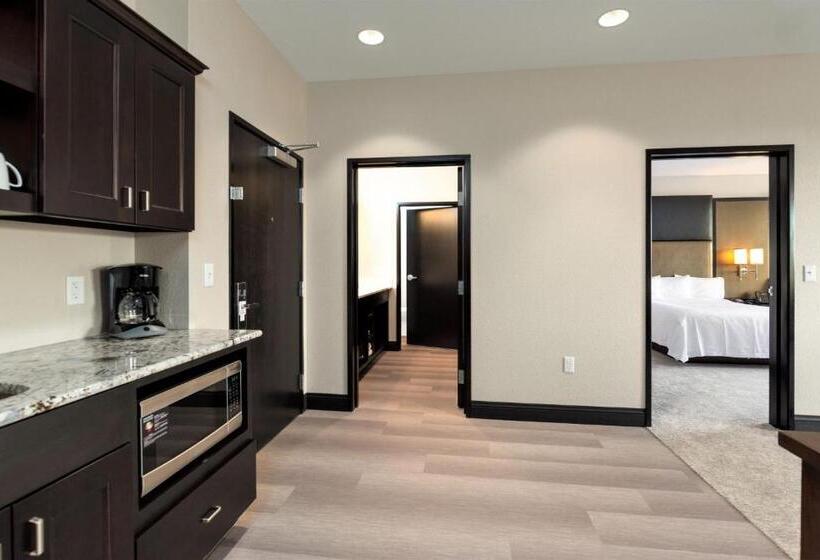 جناح ديلوكس, 21