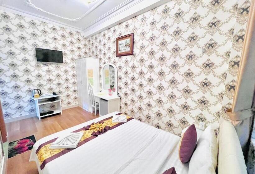 اتاق لوکس, Truc Huyen