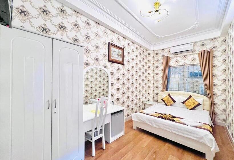 اتاق لوکس, Truc Huyen