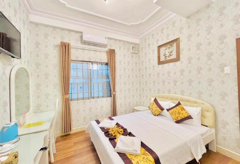 اتاق لوکس, Truc Huyen