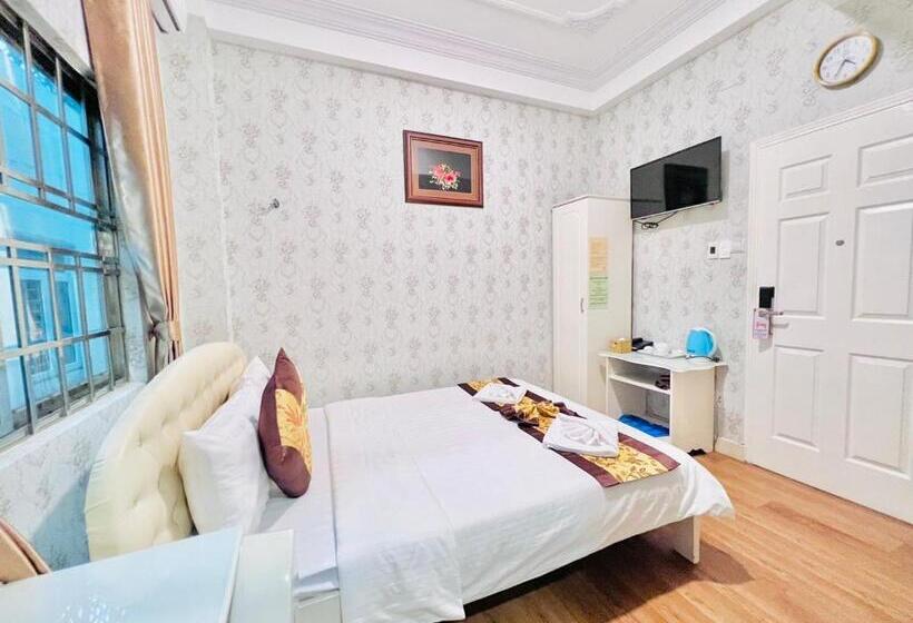 اتاق لوکس, Truc Huyen