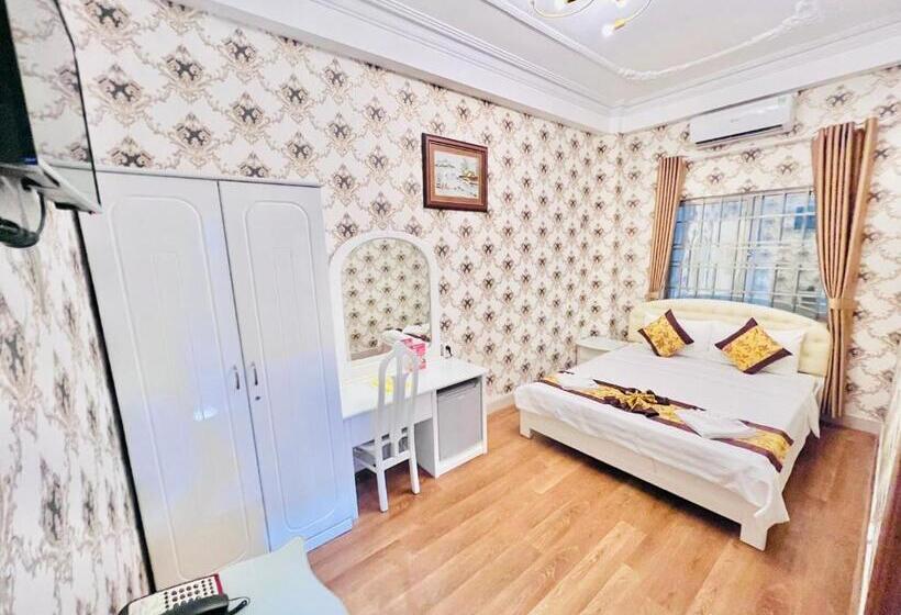 اتاق لوکس, Truc Huyen