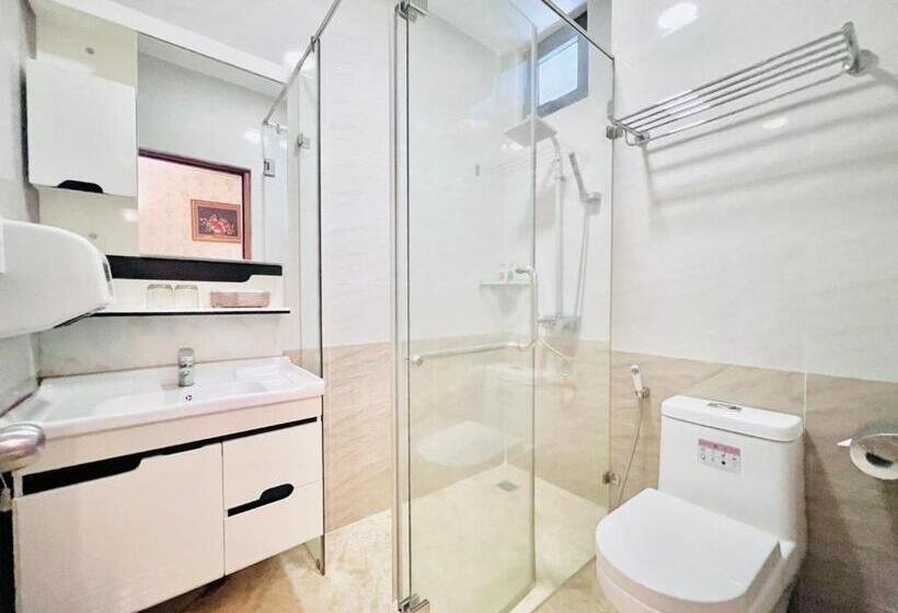 اتاق لوکس با بالکن, Truc Huyen