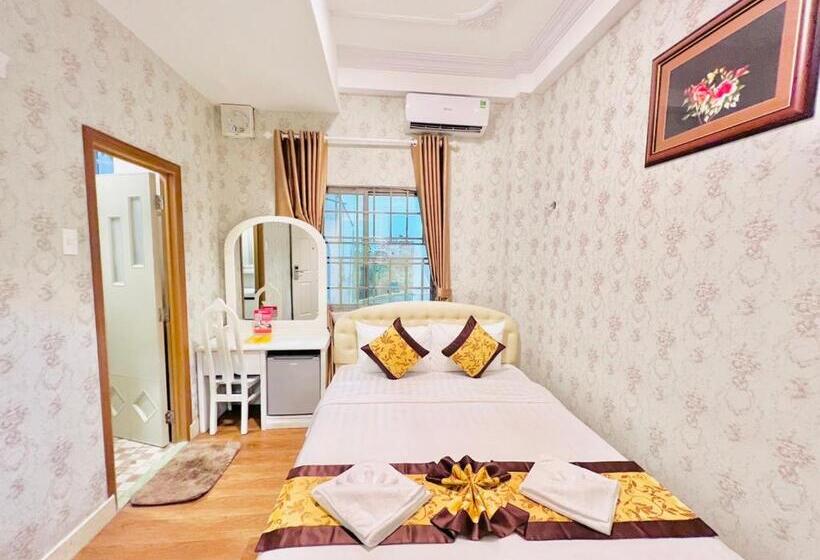 اتاق لوکس, Truc Huyen