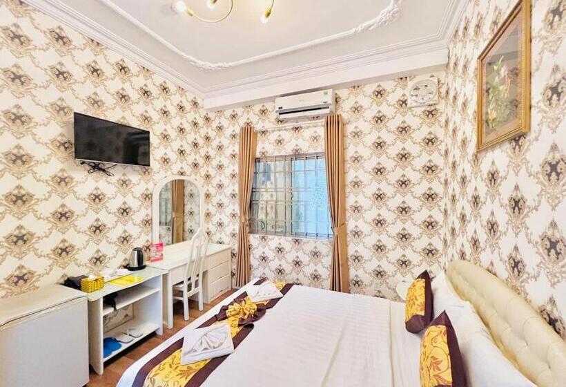 اتاق لوکس, Truc Huyen