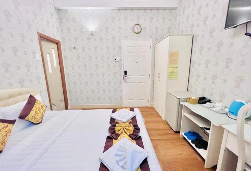 اتاق لوکس, Truc Huyen