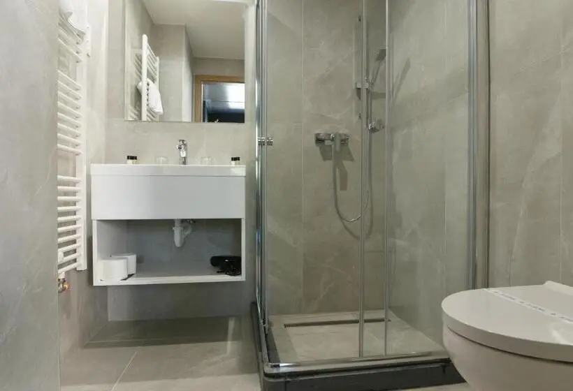 1 Schlafzimmer Apartment mit Terrasse, R31 Residence