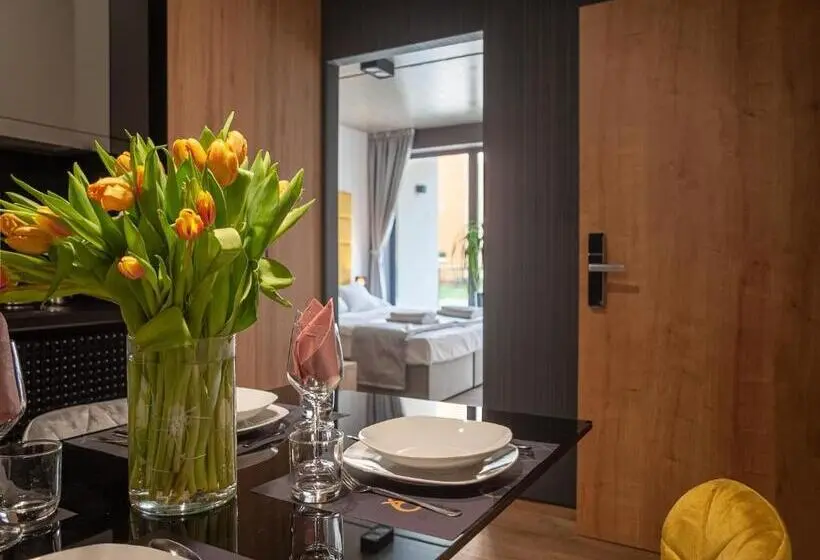 1 Schlafzimmer Apartment mit Terrasse, R31 Residence